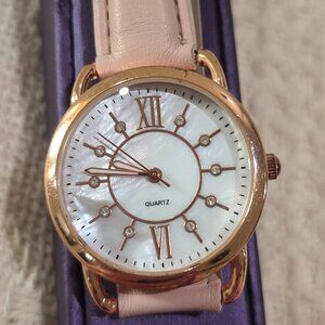 Rose Gold Bezel MOP Face Crystal Hour Marks Easy to Read Women's Watch Runs Well